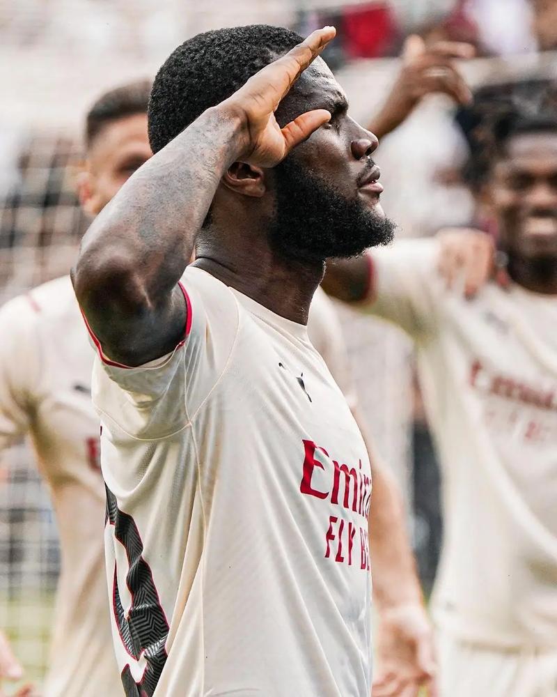 阿森纳3-1完胜拜仁，五档次差距尽显，欧冠小组赛掀翻对手（阿森纳3-1击退拜仁，欧冠小组赛尽显实力差距）