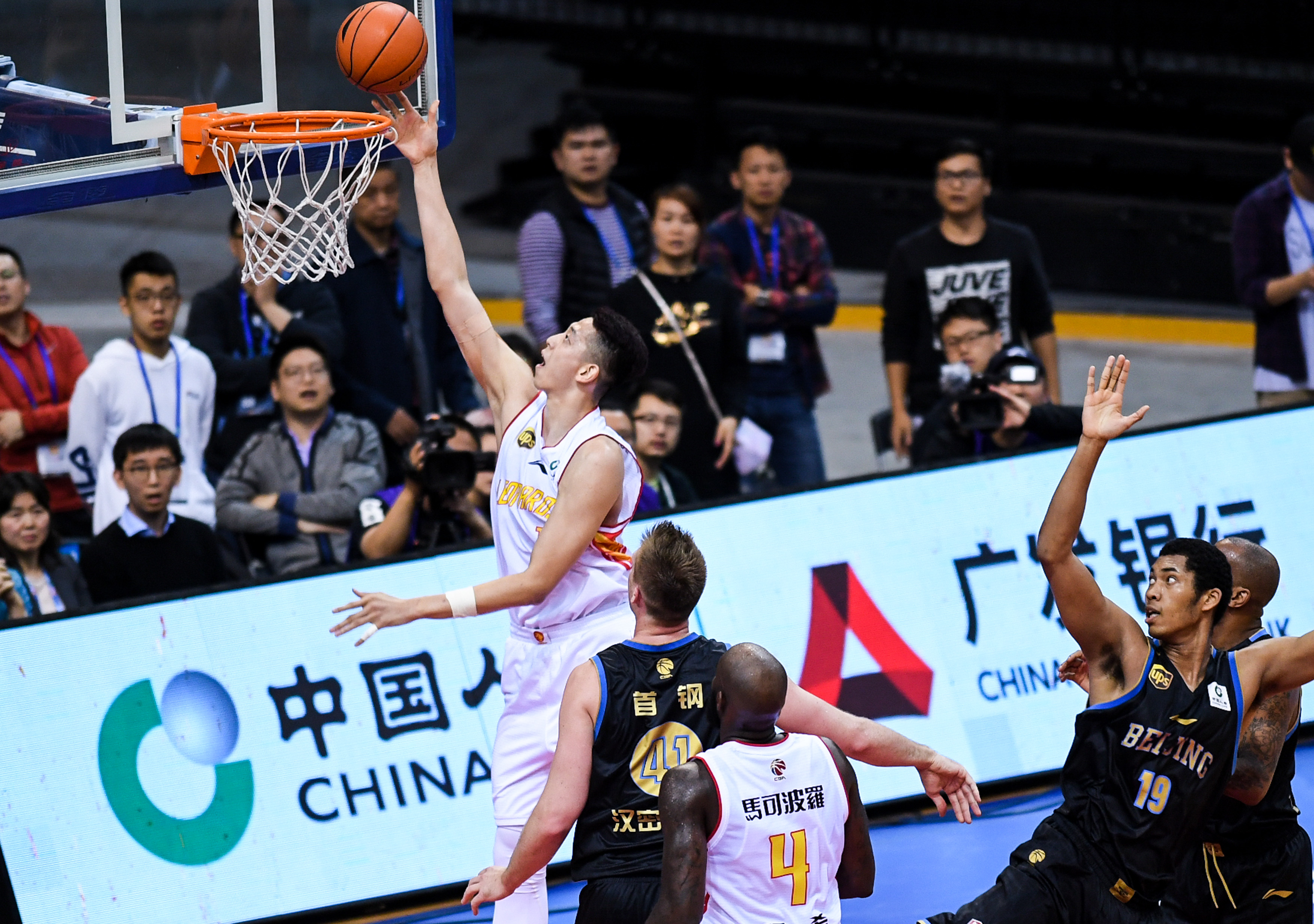 NBA球员专访：詹姆斯谈团队合作,（詹姆斯专访：畅谈团队合作之道）