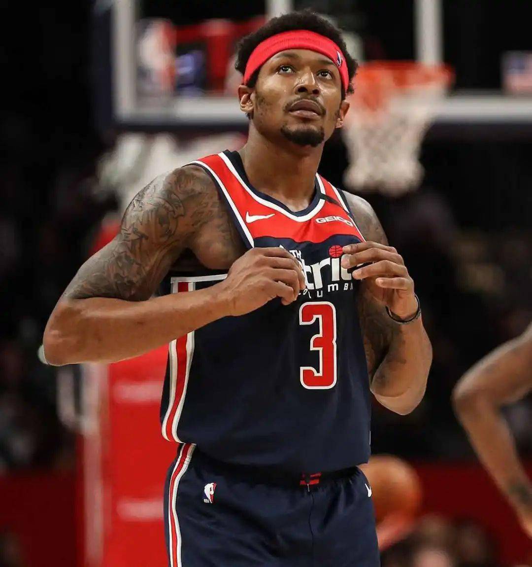 快船131-116击败黄蜂！哈登创79年NBA纪录，前无古人（快船131比116力克黄蜂，哈登缔造79年来NBA史无前例纪录）