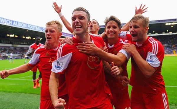 范德芬：教练赛季初希望我能进五个球；我和罗梅罗是兄弟