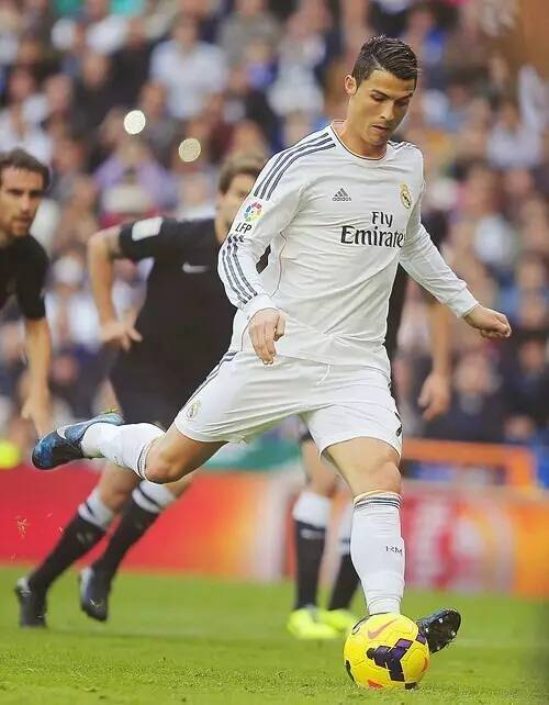 佩雷拉：离开曼联时我不想和滕哈格谈话，我想踢更多比赛（佩雷拉：离队曼联时不愿与滕哈格沟通，只想争取更多出场时间）